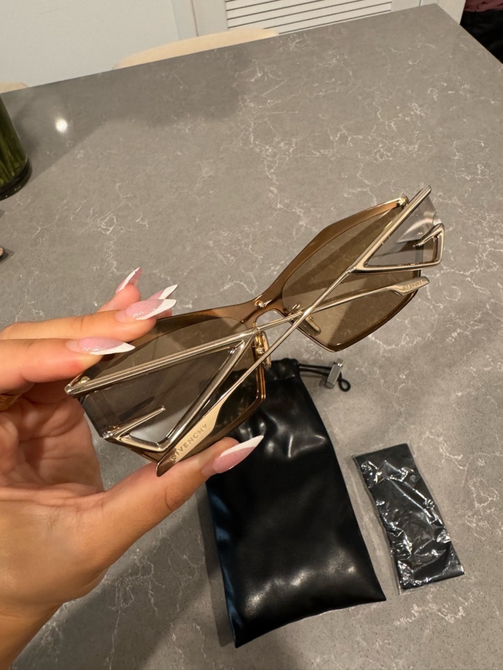 Givenchy gold sunglasses - Picture 3 of 6